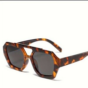 Stylish Tortoiseshell Geometric Sunglasses